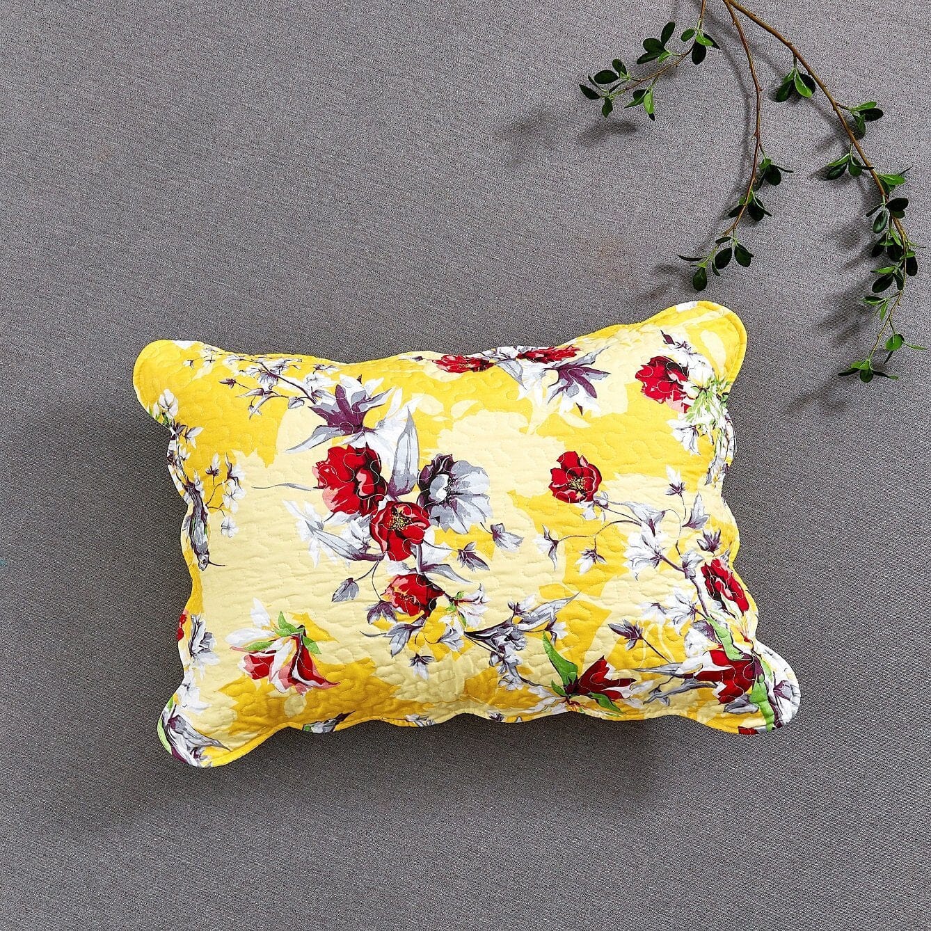 DaDa Bedding Radiant Sunshine Yellow Hummingbirds Floral Scalloped Bedspread Set (JHW-925)