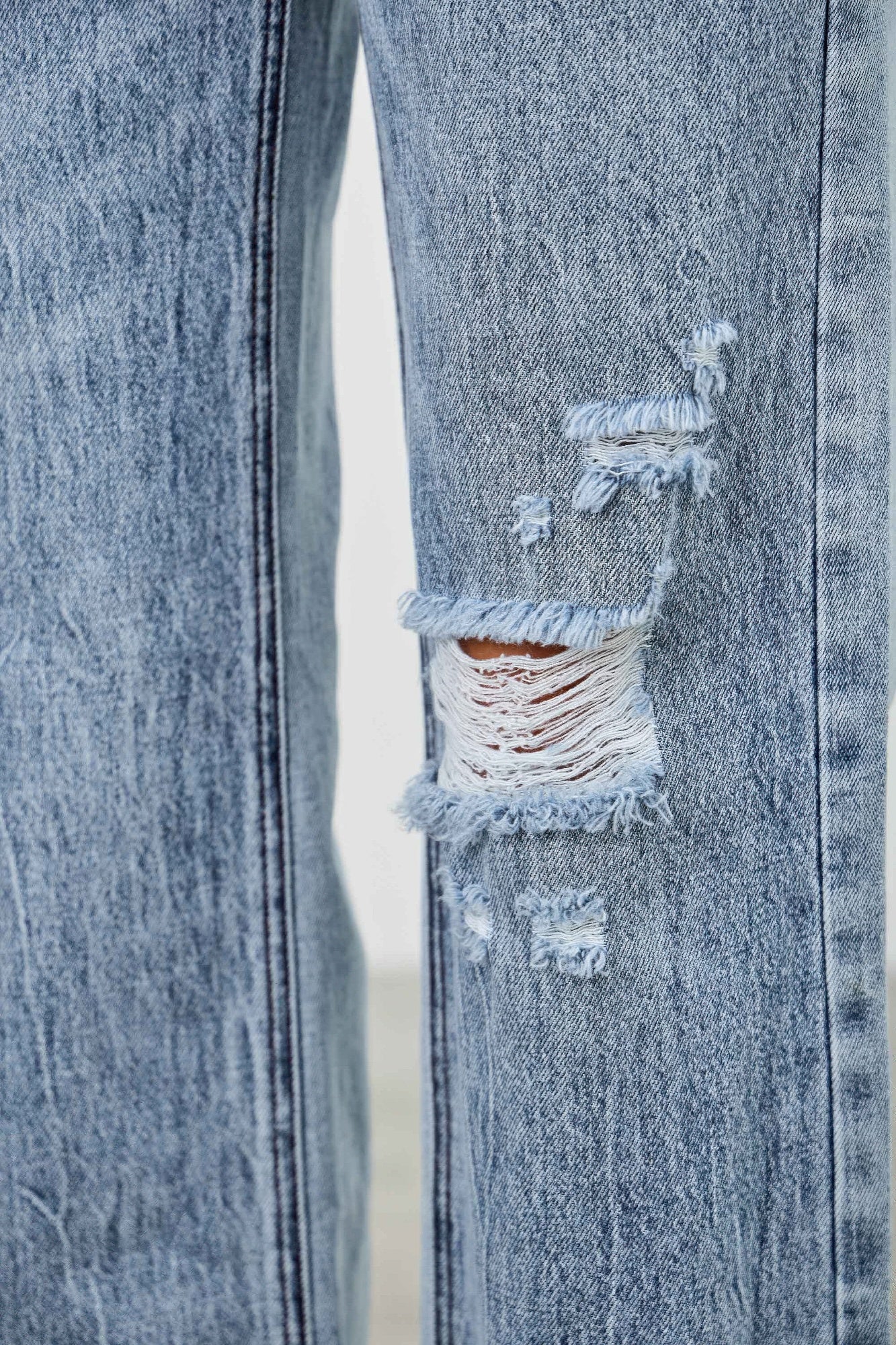 Mid Rise Relaxed Straight With Destroy - All Season Fashion