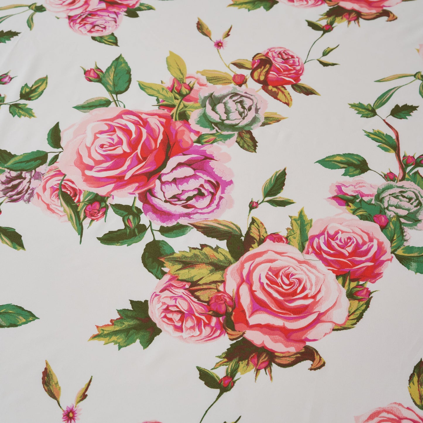 DaDa Bedding Romantic Roses Floral Bed Skirt - Matching Pink & White Ruffled Dust Ruffle for Quilted Coverlet Set - Lightweight & Breathable Polyester Bedskirt