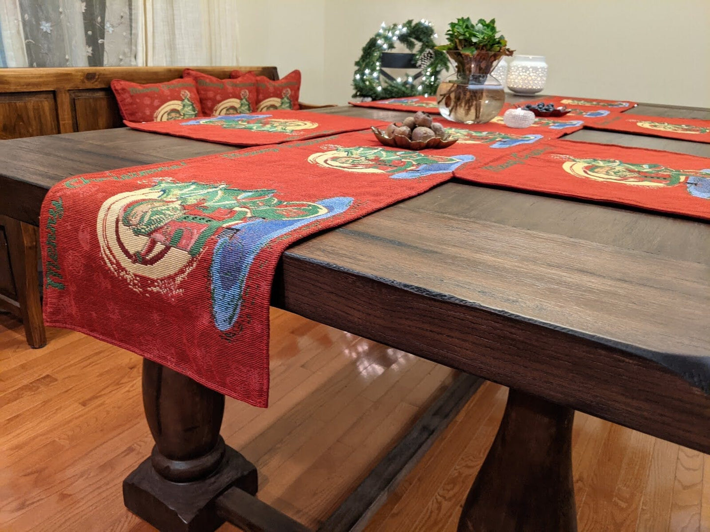 DaDa Bedding Set of 8 Pieces Red Santa Claus Holiday Table Tapestry - 4 Placemats, 2 Table Runners, 2 Throw Pillow Covers (17615)
