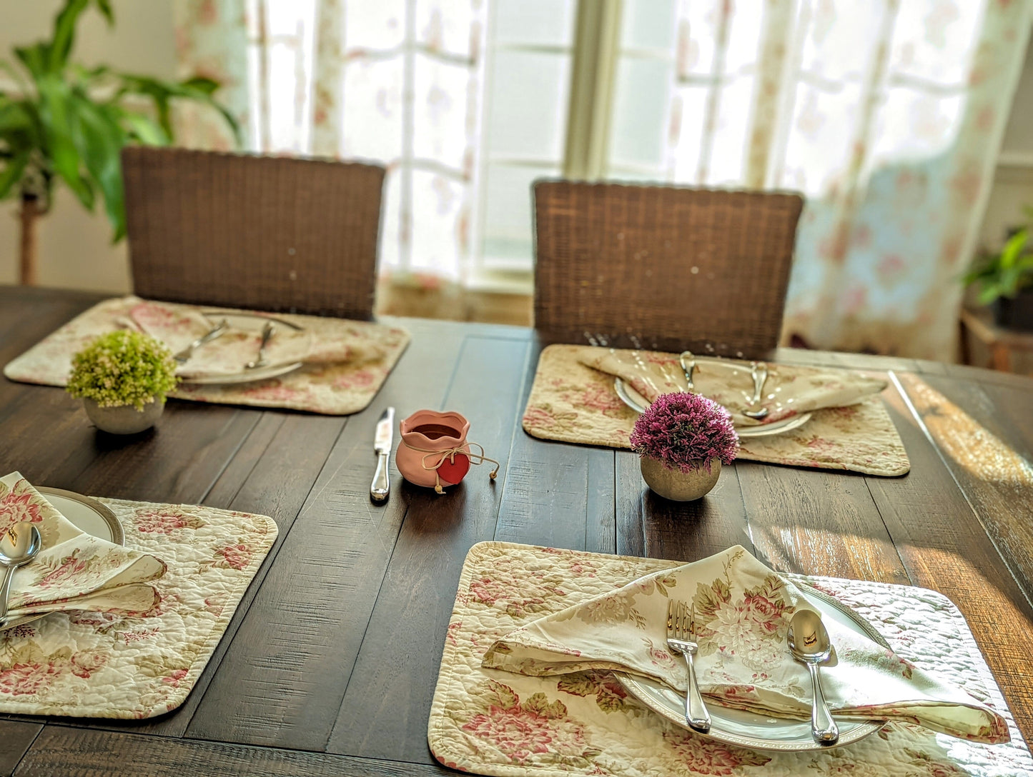 DaDa Bedding Set of 4-Pieces Hint of Mint Floral Cotton Dining Table Napkins 18" x 18" (3036)