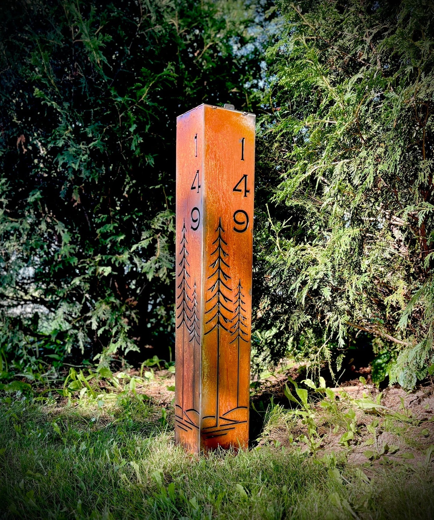 Simple Pines Address Solar Pillar - Steel