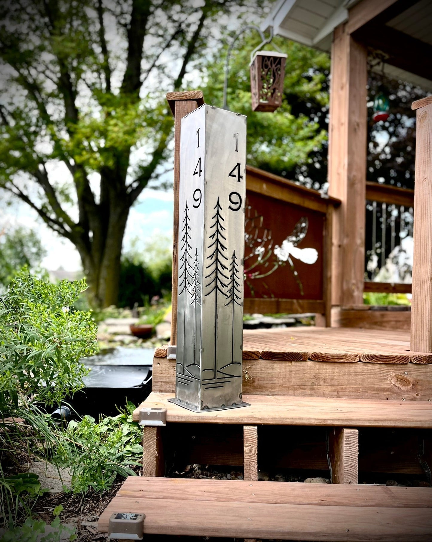 Simple Pines Address Solar Pillar - Steel